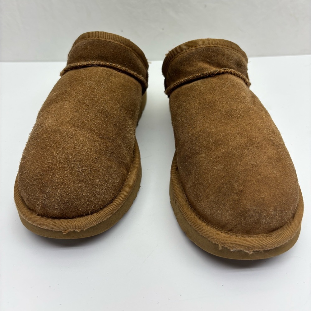 Ugg Mini Short slippers SZ 7, box 40
